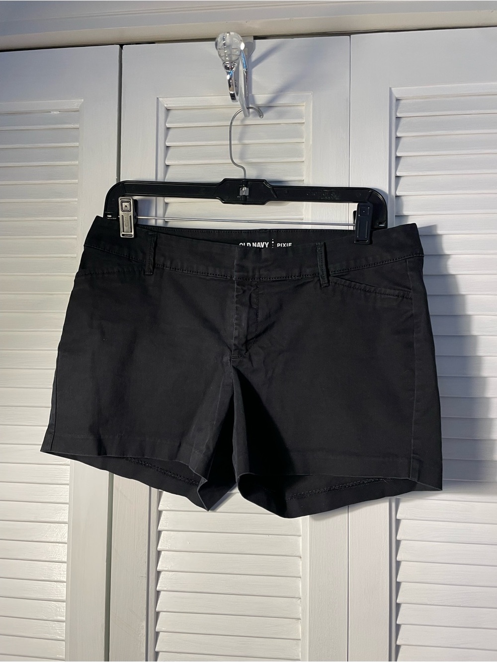 882. Old Navy Pixie Black Mid-Rise Waist Everyday Black Shorts Size 6